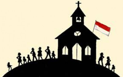 Pergi ke Gereja Pakai Busana Daerah